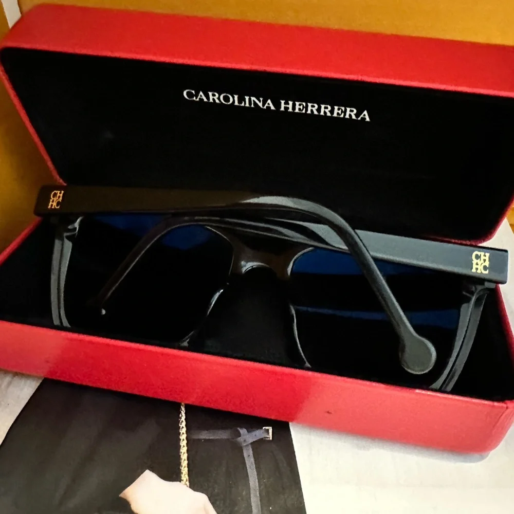 Carolina Herrera Sunglasses - Picture 8 of 8